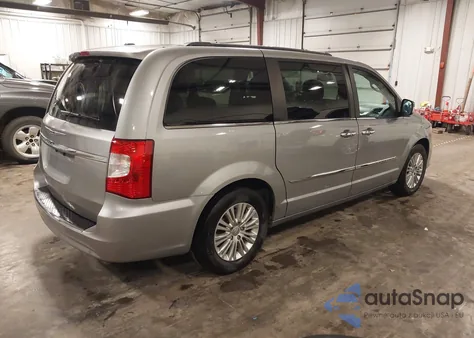 2015 Chrysler Town & Country Touring-L z USA, uszkodzony, nr VIN 2C4RC1CG0FR574013